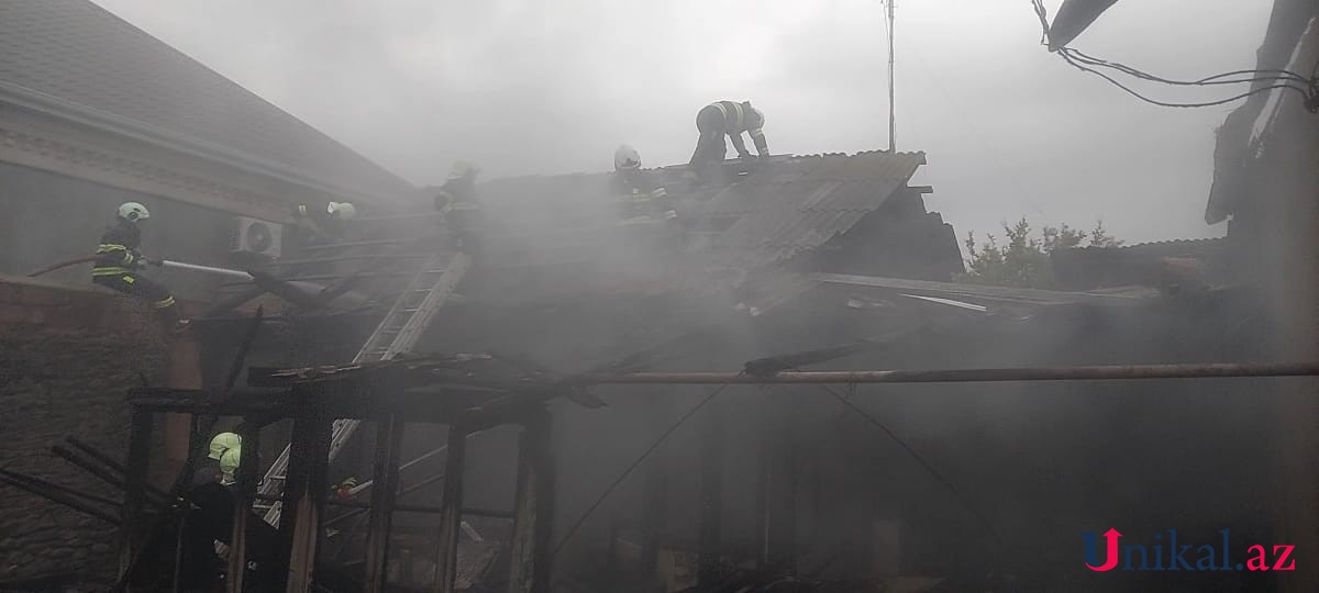 Gəncədə evlərdəki yanğın söndürüldü - FOTOLAR (YENİLƏNİB)